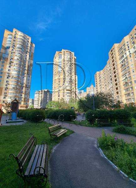 Продаж 3-кімнатної квартири 109 м², Микільсько-Слобідська вул., 6