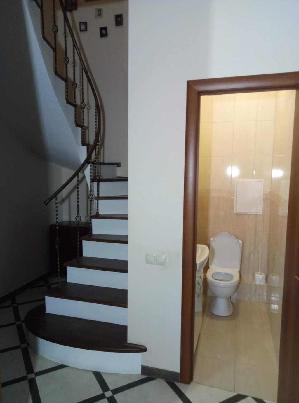 Продаж 5-кімнатної квартири 102 м², Миру вул., 9