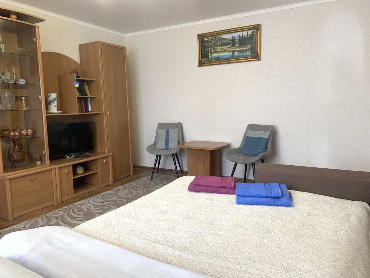1-комнатная квартира посуточно 41 м², Набережно-Крещатицкая ул., 11