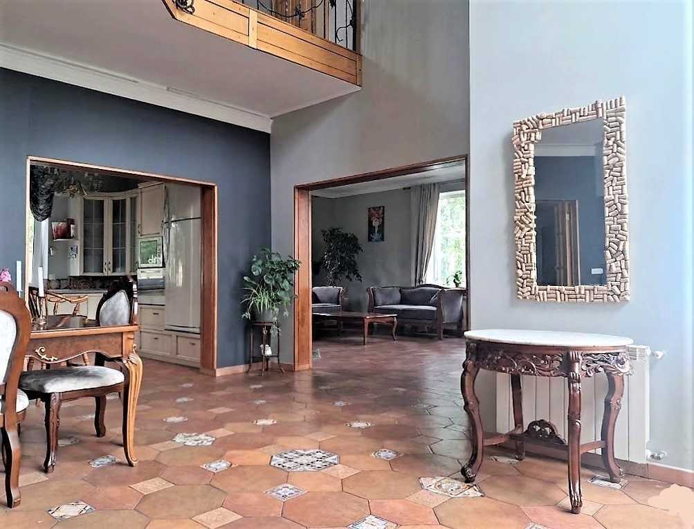 Оренда 5-кімнатної квартири 250 м², Плютовська