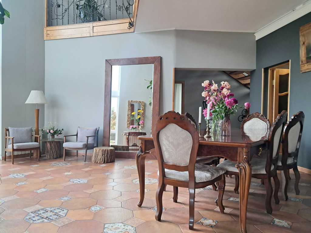 Оренда 5-кімнатної квартири 250 м², Плютовська