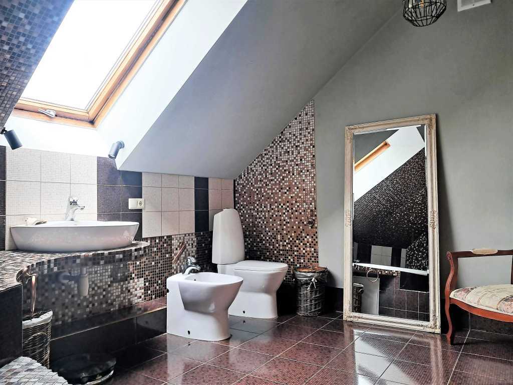 Оренда 5-кімнатної квартири 250 м², Плютовська