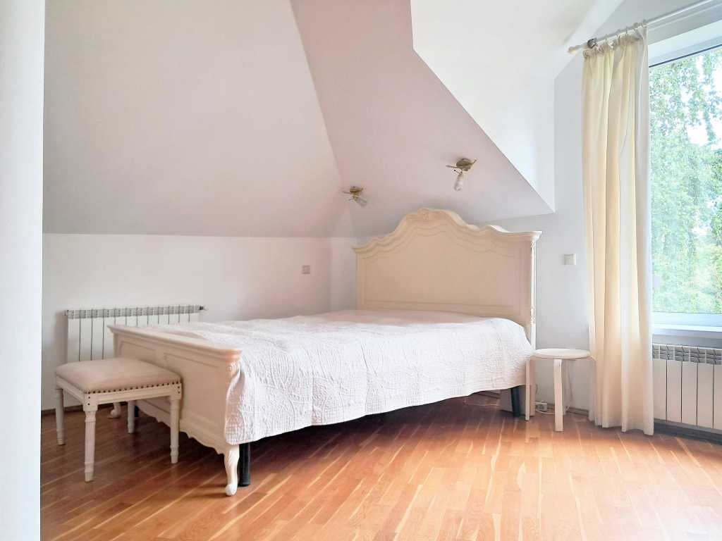 Оренда 5-кімнатної квартири 250 м², Плютовська