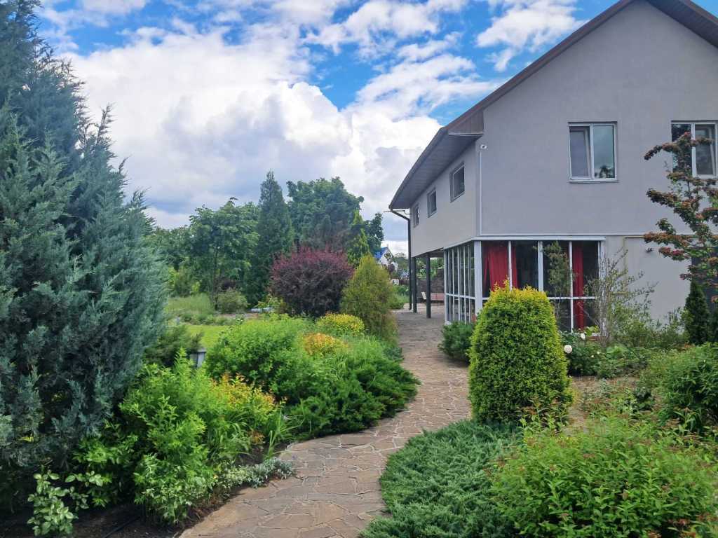 Оренда 5-кімнатної квартири 250 м², Плютовська