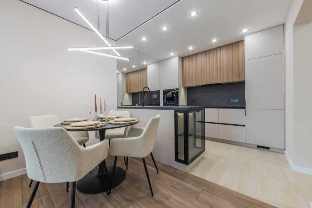 Продаж 2-кімнатної квартири 60 м², Михайла Максимовича вул.