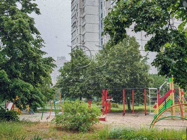 Продаж 3-кімнатної квартири 73 м², Каштанова вул., 8