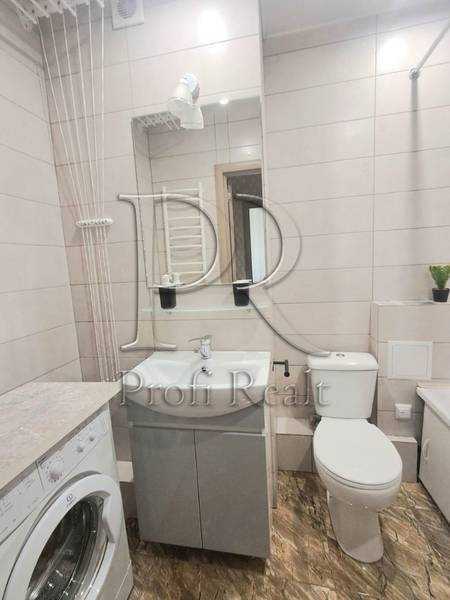 Продаж 1-кімнатної квартири 38 м², Вишнева вул., Машинобудівельників вулиця, 31