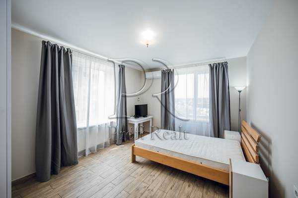 Продаж 1-кімнатної квартири 38 м², Покровська вул., 2/1