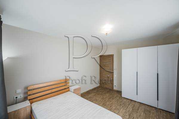 Продаж 1-кімнатної квартири 38 м², Покровська вул., 2/1