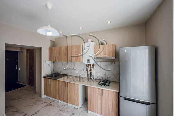 Продаж 1-кімнатної квартири 38 м², Покровська вул., 2/1