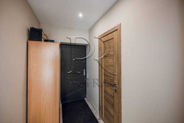 Продаж 1-кімнатної квартири 38 м², Покровська вул., 2/1