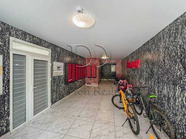Продаж 1-кімнатної квартири 38 м², Покровська вул., 2/1