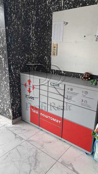 Продаж 1-кімнатної квартири 38 м², Покровська вул., 2/1