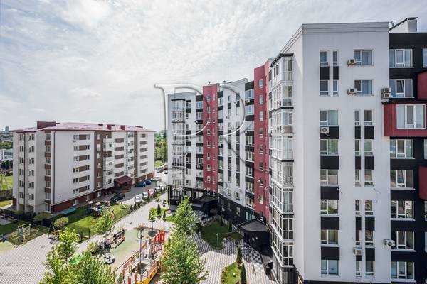 Продаж 1-кімнатної квартири 38 м², Покровська вул., 2/1