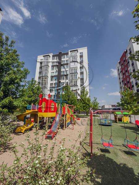 Продаж 1-кімнатної квартири 38 м², Покровська вул., 2/1