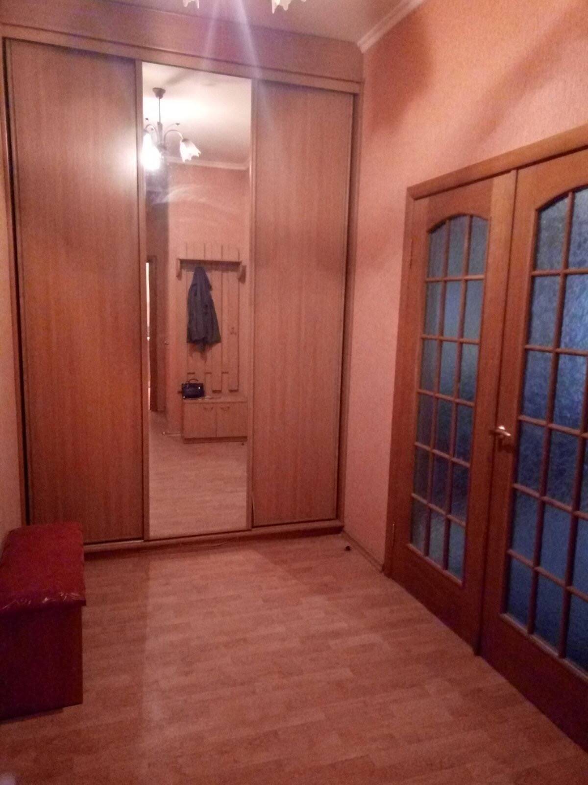Оренда 1-кімнатної квартири 55 м², Дмитрівська вул., 69