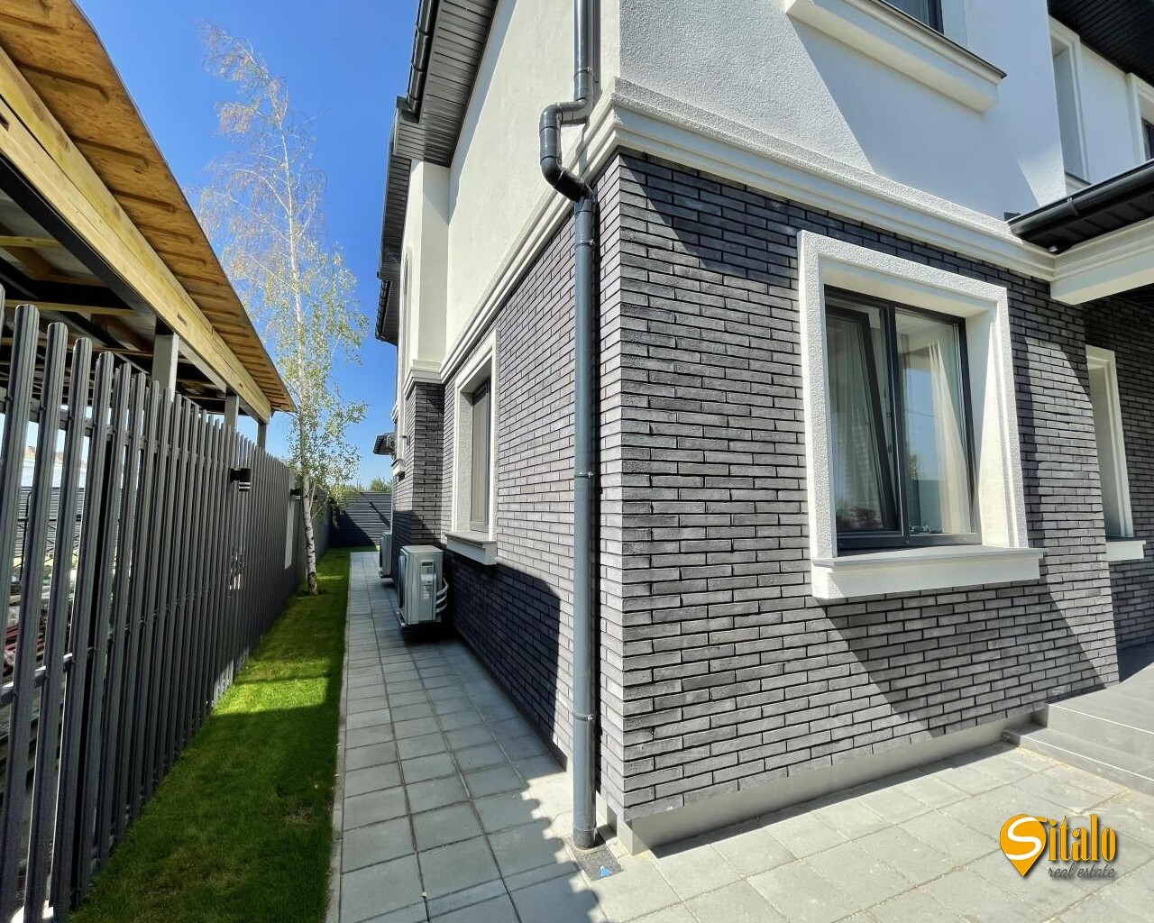 Продаж будинку 300 м²
