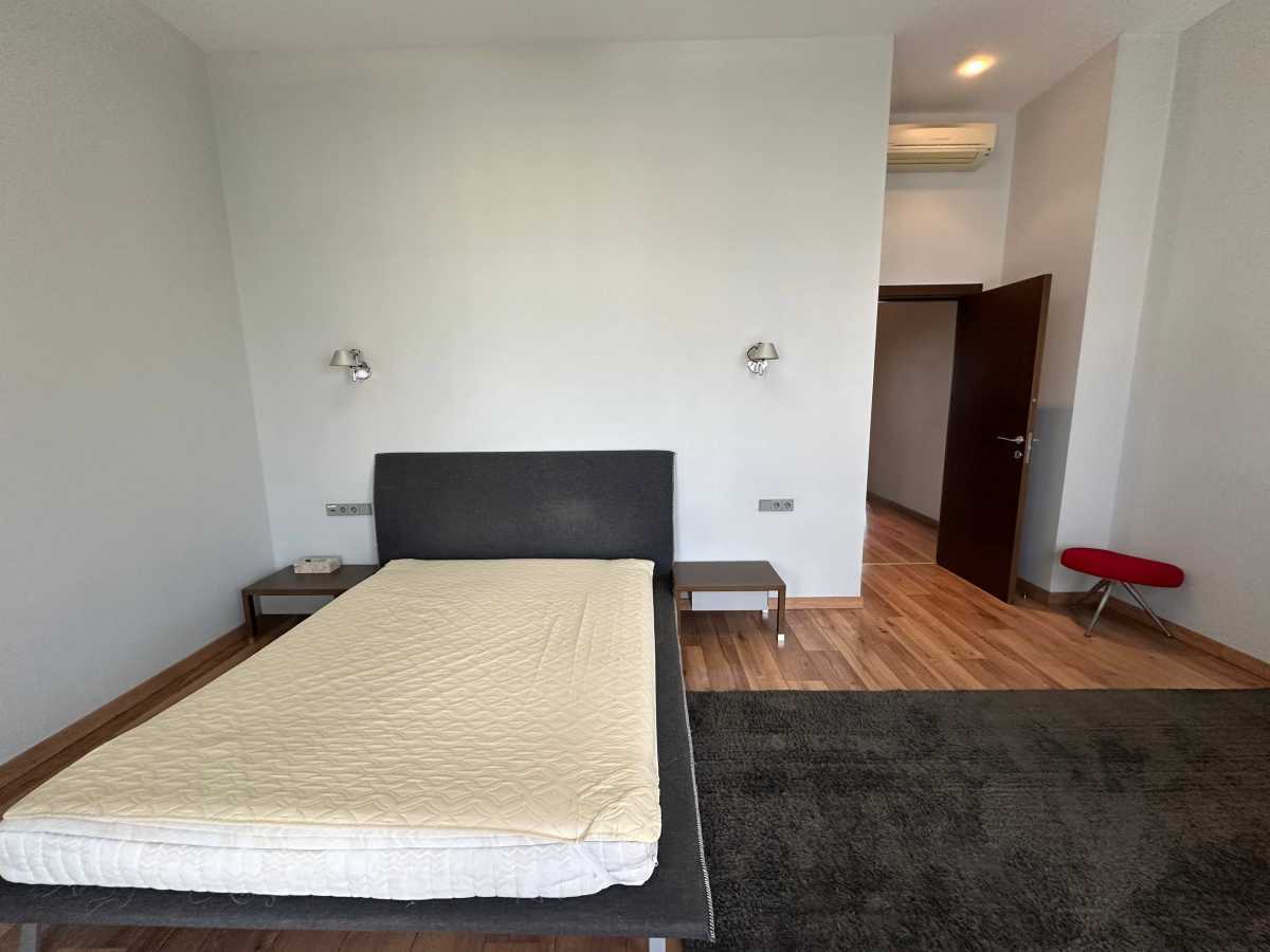 Аренда 3-комнатной квартиры 130 м², Василия Жуковского ул., 21А