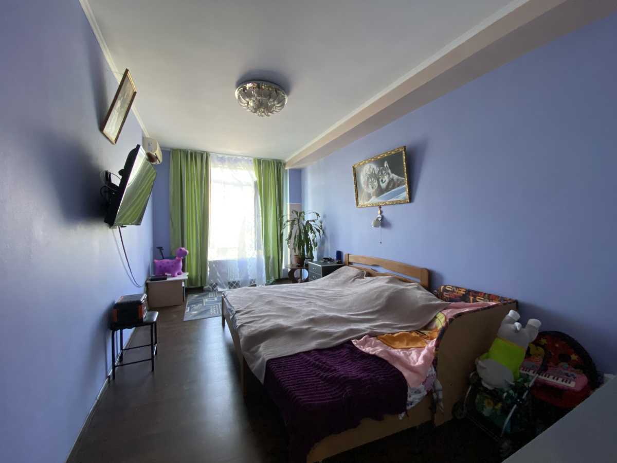 Продаж 2-кімнатної квартири 68 м², Булгакова вул., 12