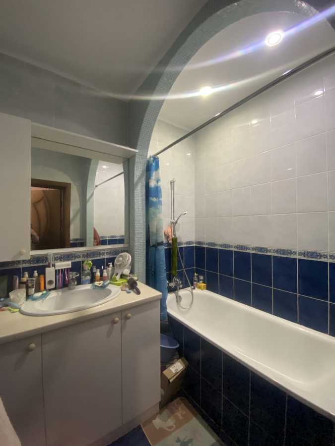 Продаж 2-кімнатної квартири 68 м², Булгакова вул., 12