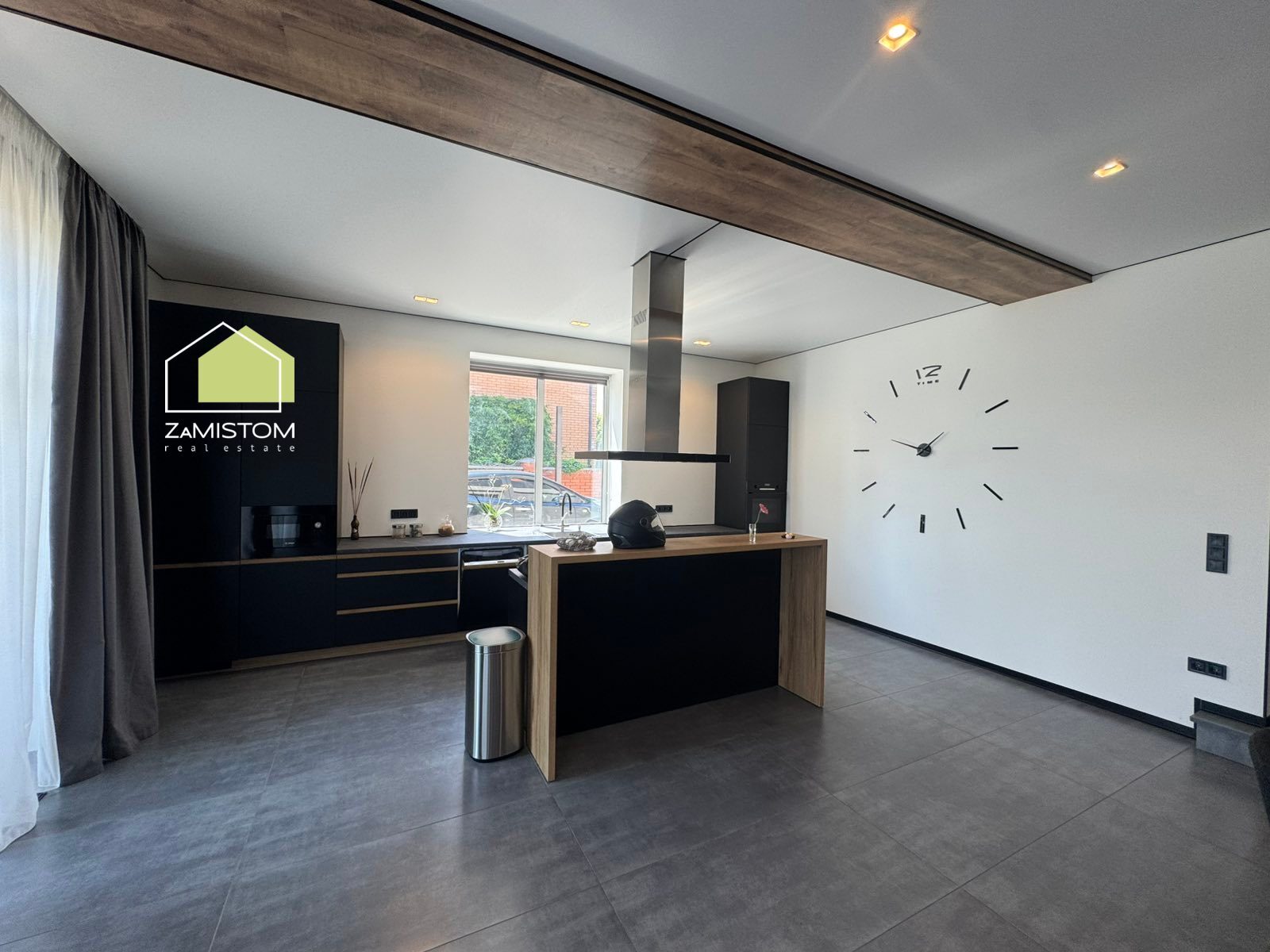 Продаж будинку 261 м²