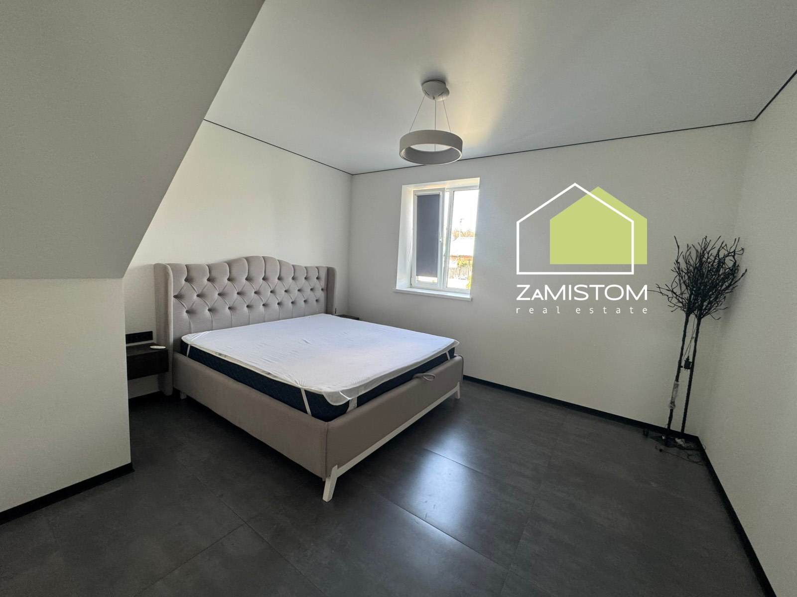 Продаж будинку 261 м²