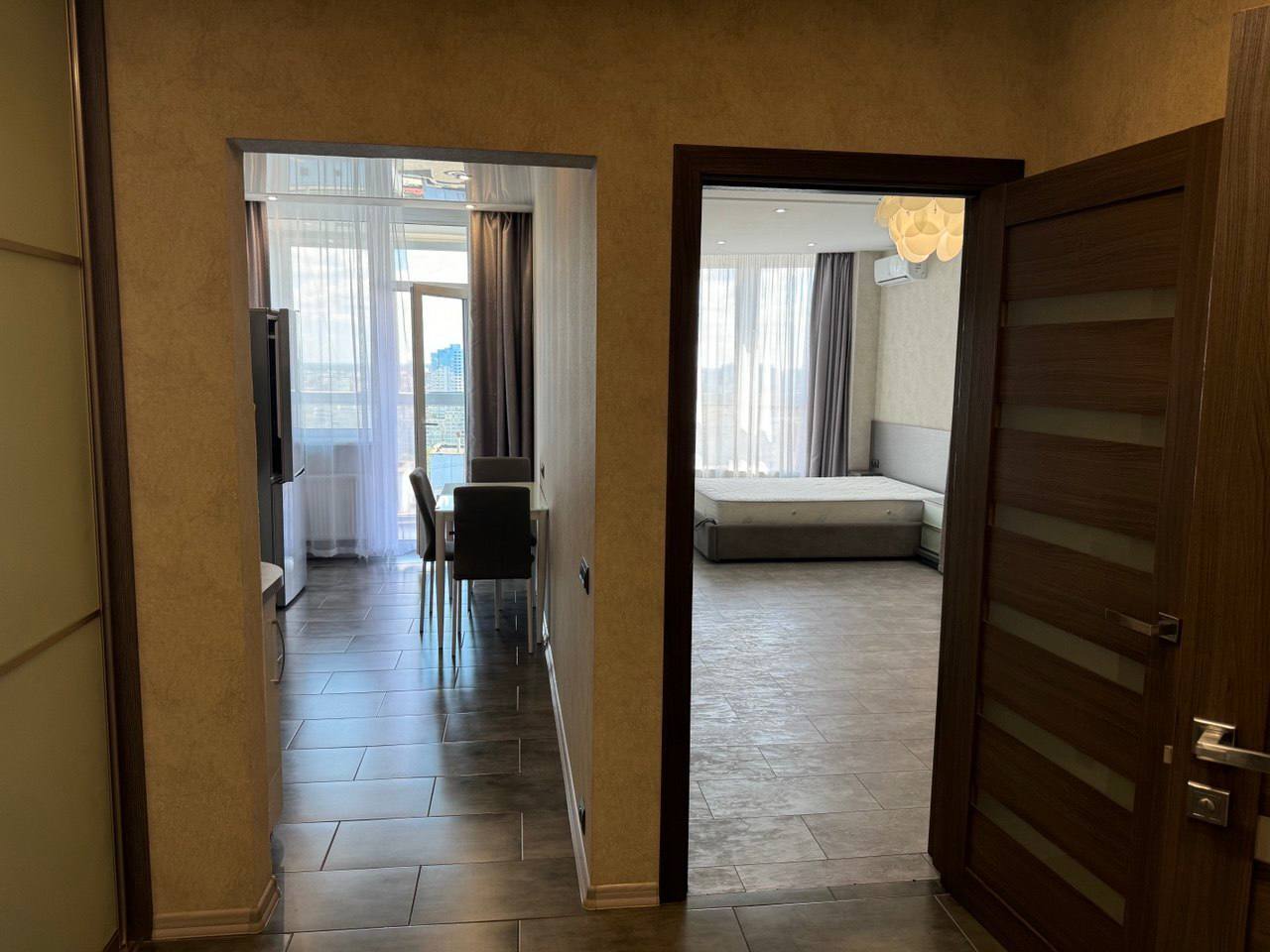 Аренда 1-комнатной квартиры 52 м², Драгоманова ул., 2