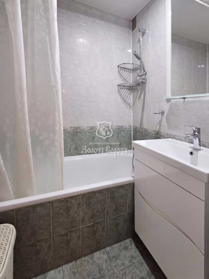 Продаж 3-кімнатної квартири 70 м², Героїв Дніпра вул., 36Б