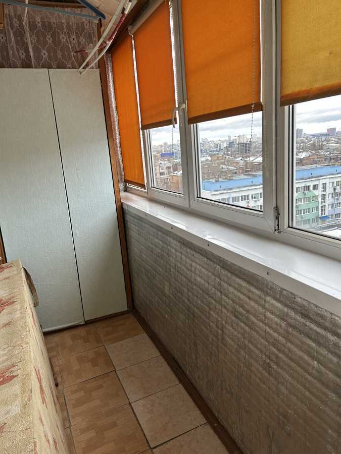 Продаж 1-кімнатної квартири 43 м², Петропавлівська вул., 6