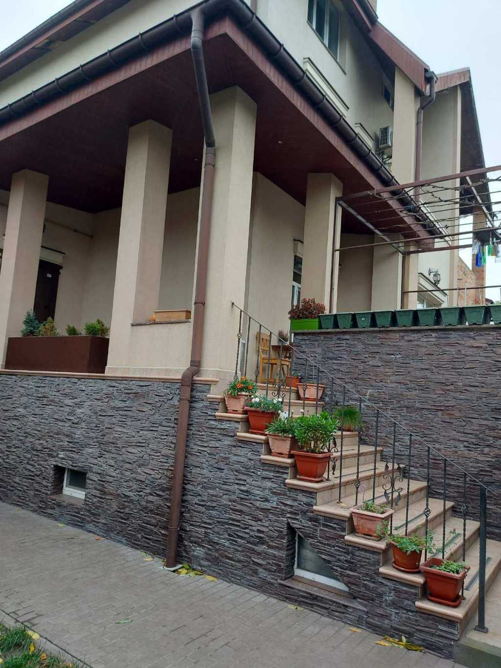 Продажа 5-комнатной квартиры 319 м², Стеценко ул., 80