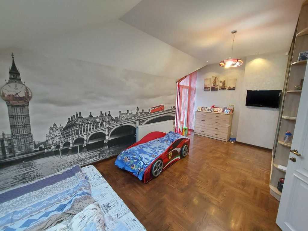 Продажа 5-комнатной квартиры 319 м², Стеценко ул., 80