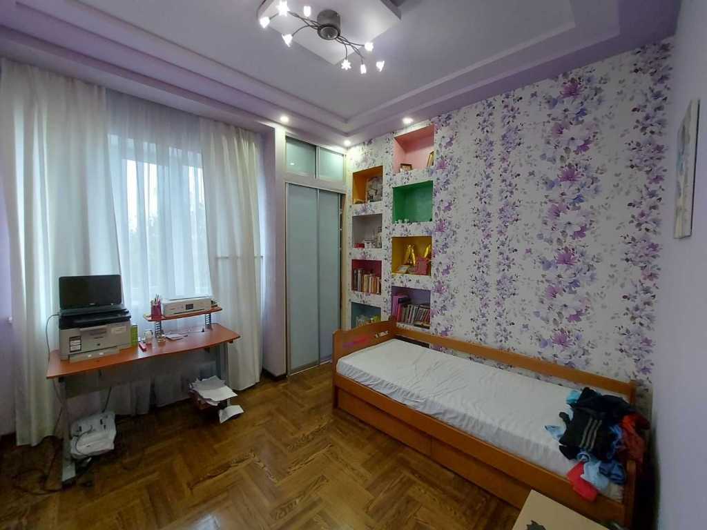 Продажа 5-комнатной квартиры 319 м², Стеценко ул., 80