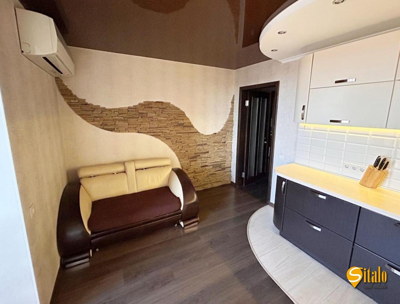 Продажа 2-комнатной квартиры 77 м²