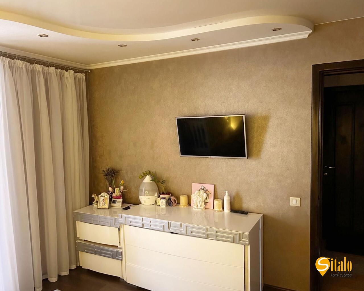 Продажа 2-комнатной квартиры 77 м²