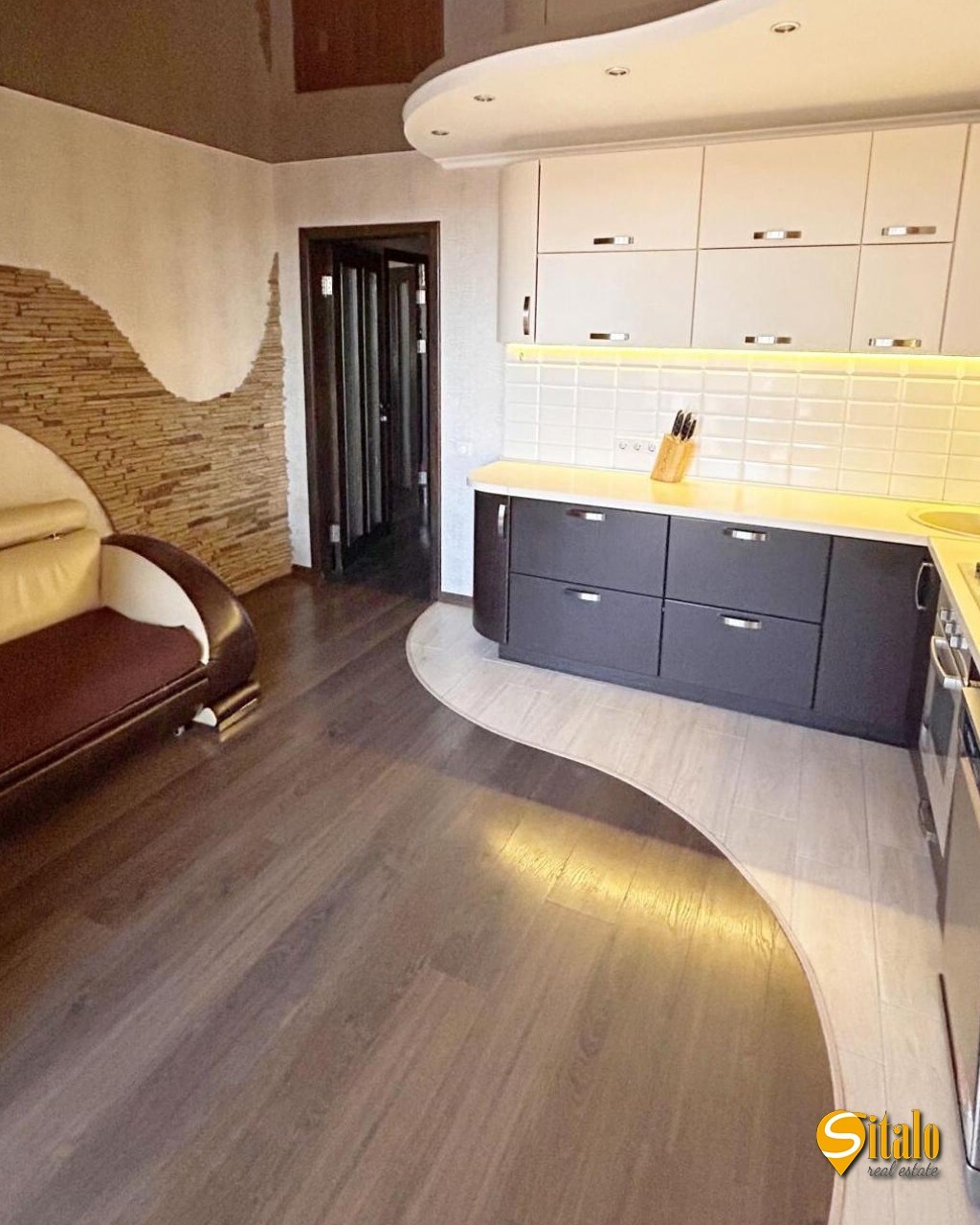 Продажа 2-комнатной квартиры 77 м²