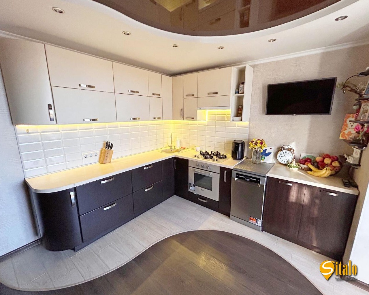 Продажа 2-комнатной квартиры 77 м²