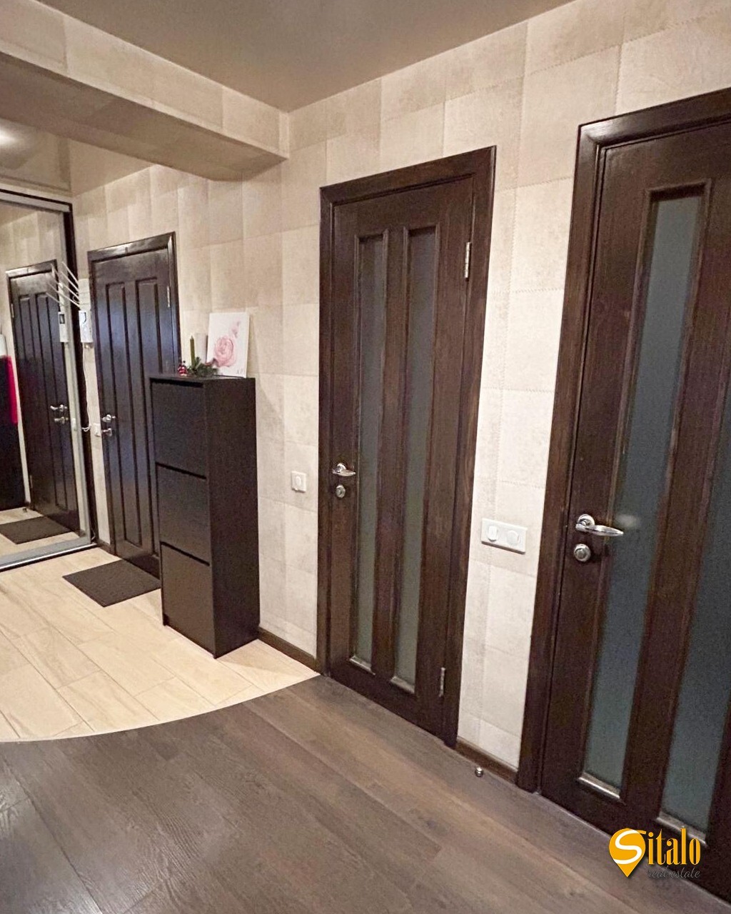 Продажа 2-комнатной квартиры 77 м²