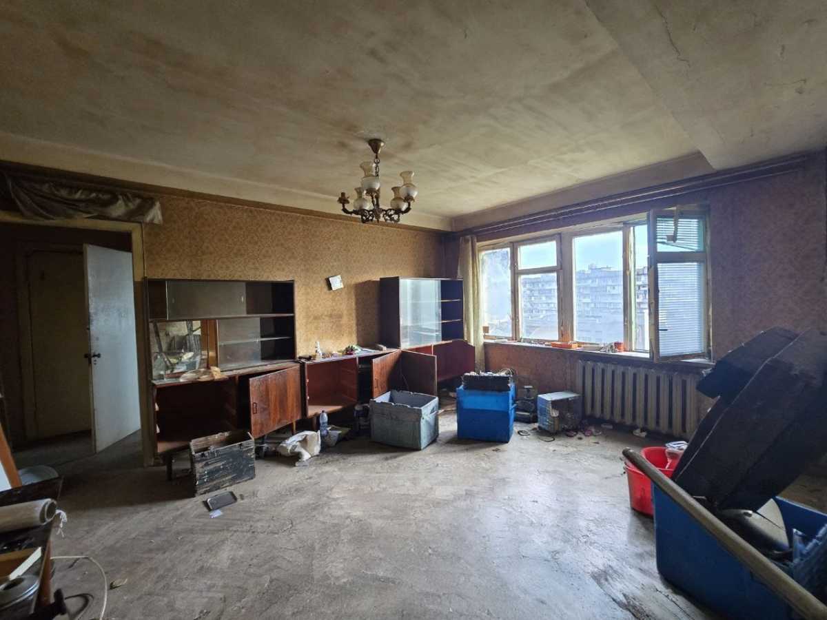 Продаж 3-кімнатної квартири 64 м², Кирилівська вул., 131