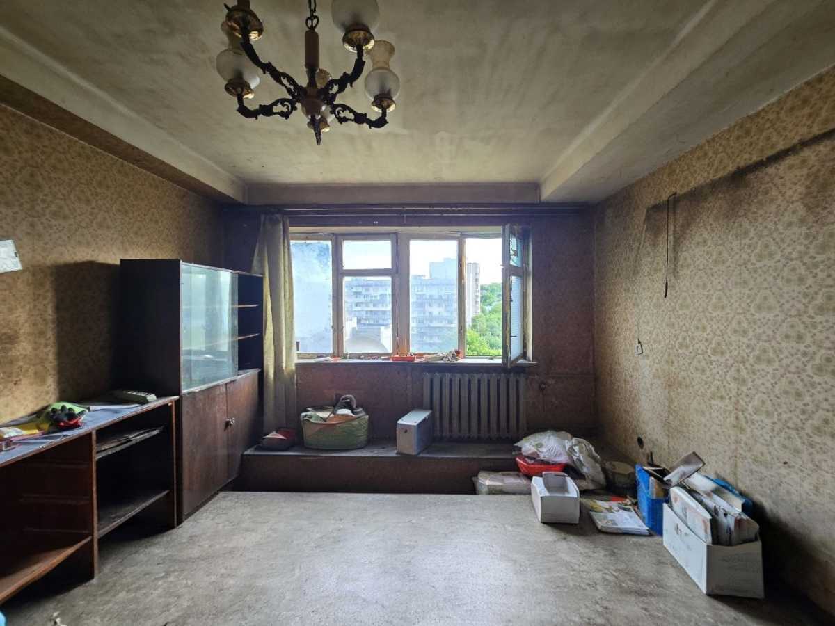 Продаж 3-кімнатної квартири 64 м², Кирилівська вул., 131