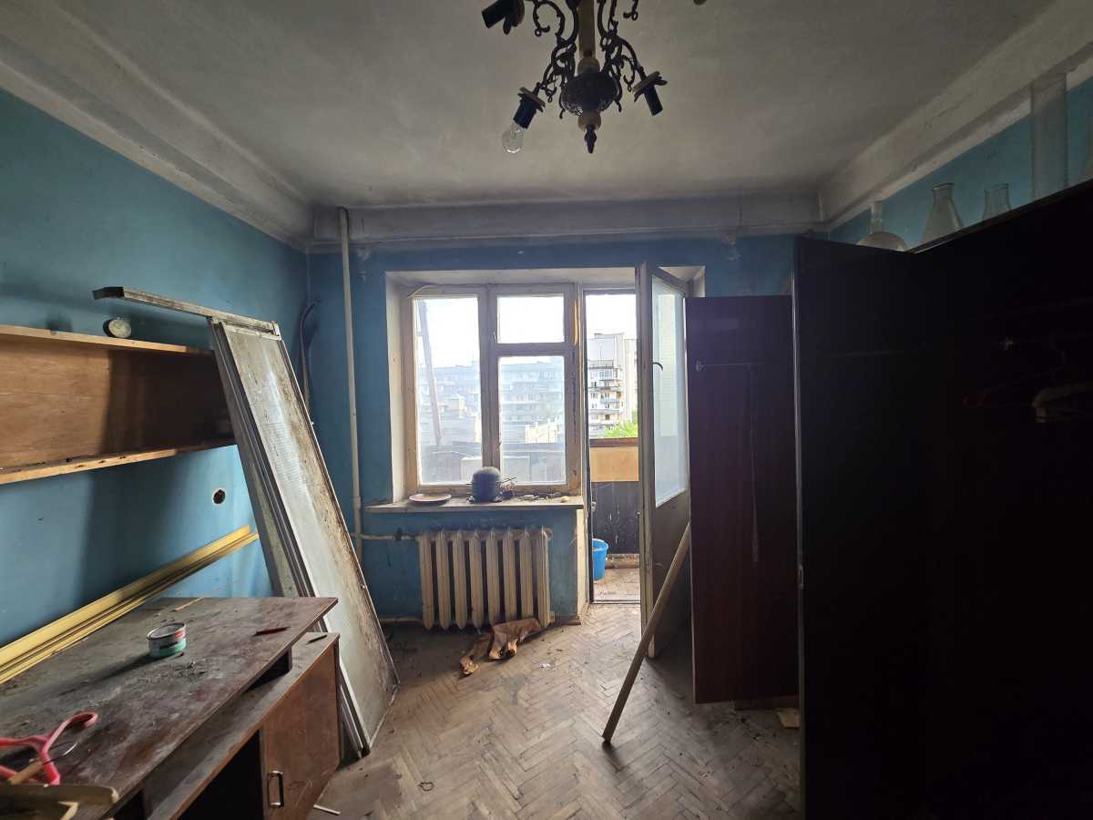 Продаж 3-кімнатної квартири 64 м², Кирилівська вул., 131