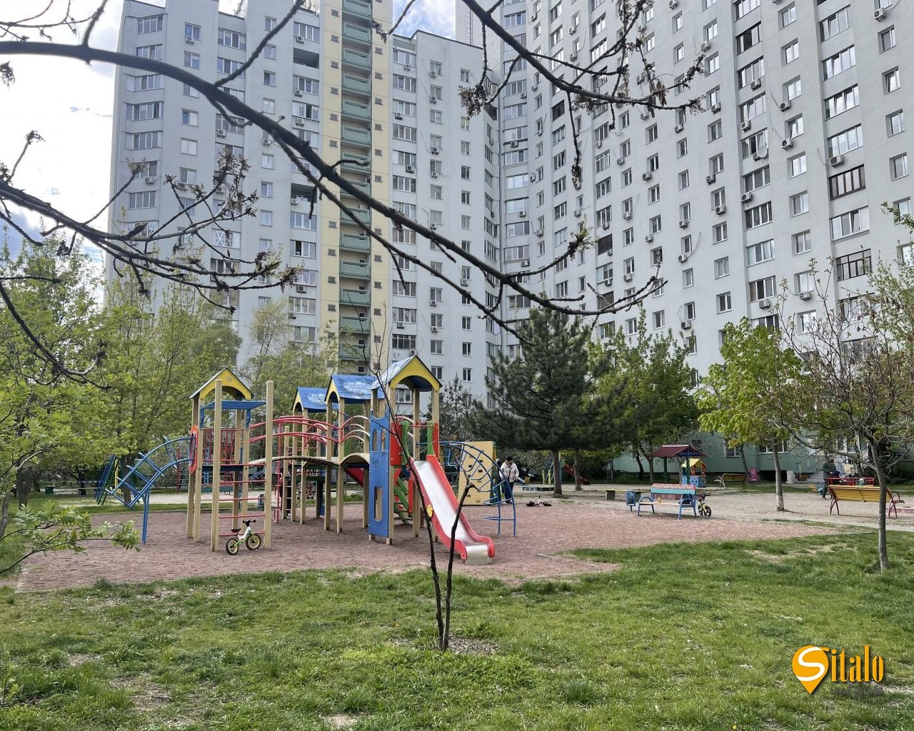 Продаж 1-кімнатної квартири 45 м², Драгоманова вул., 12А
