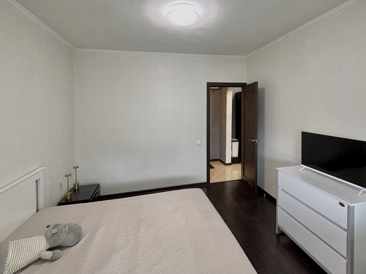 Продаж 2-кімнатної квартири 52.3 м², Бурмистенка вул., 12