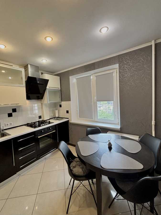 Продаж 2-кімнатної квартири 52.3 м², Бурмистенка вул., 12