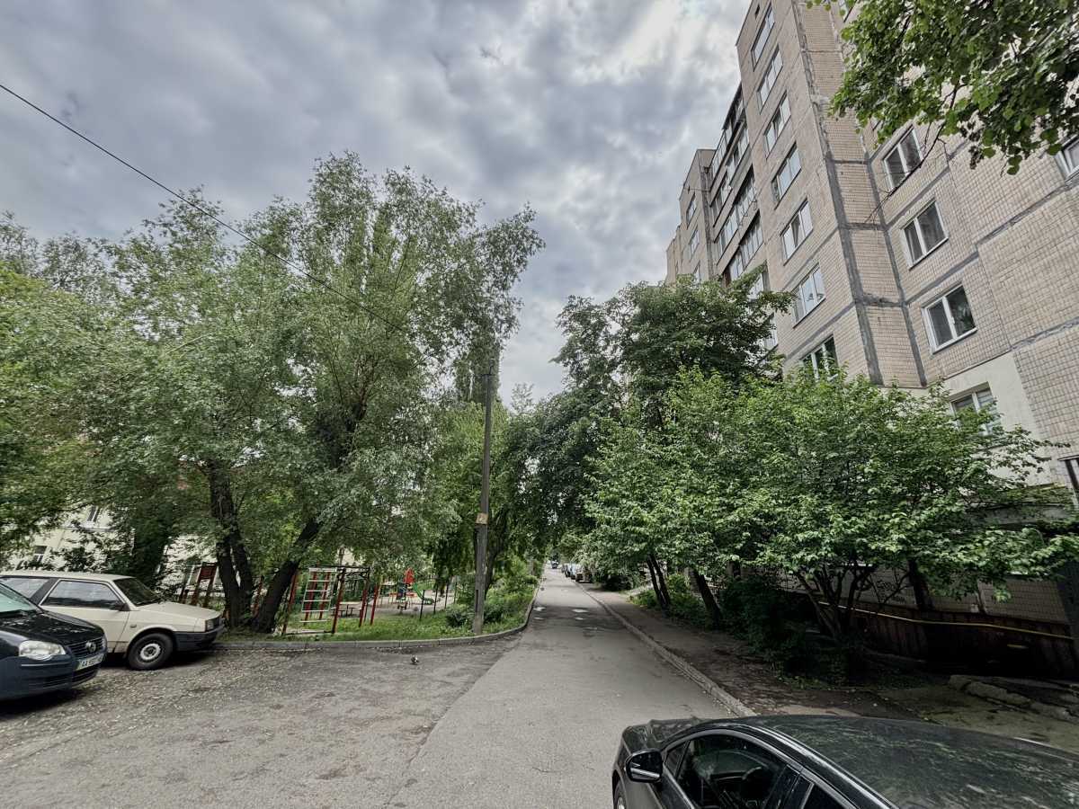 Продаж 2-кімнатної квартири 52.3 м², Бурмистенка вул., 12