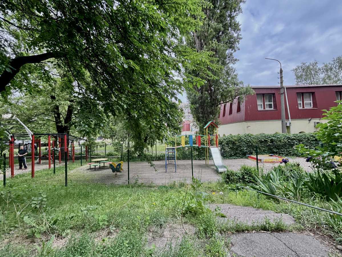 Продаж 2-кімнатної квартири 52.3 м², Бурмистенка вул., 12