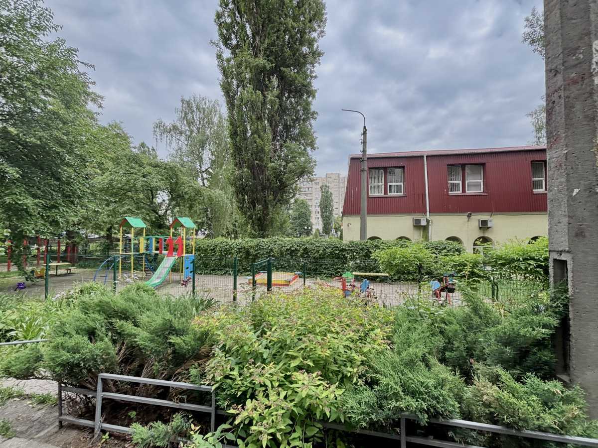 Продаж 2-кімнатної квартири 52.3 м², Бурмистенка вул., 12