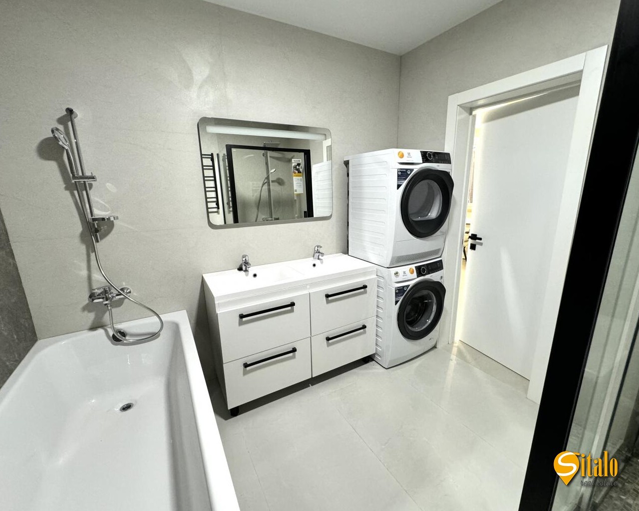 Продаж 3-кімнатної квартири 100 м², 52-а Садова вул.