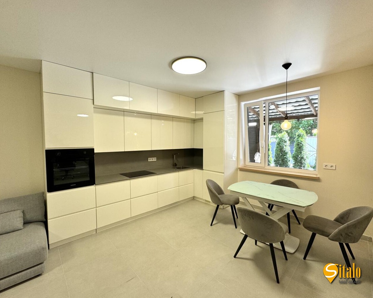 Продаж 3-кімнатної квартири 100 м², 52-а Садова вул.