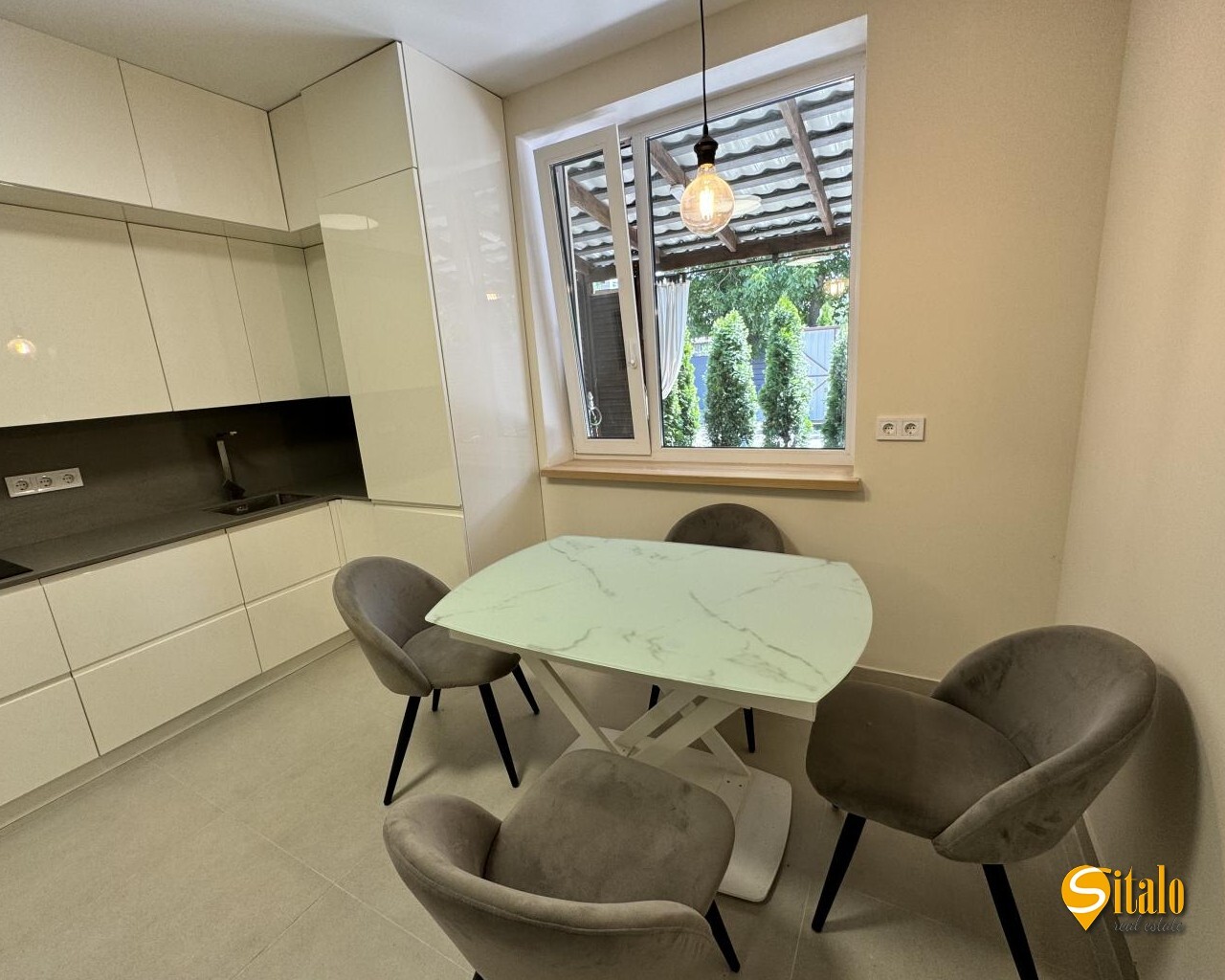 Продаж 3-кімнатної квартири 100 м², 52-а Садова вул.