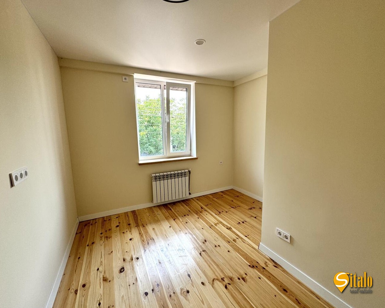Продаж 3-кімнатної квартири 100 м², 52-а Садова вул.